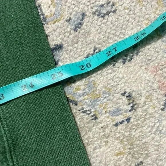 Fruit of the loom crewneck size large in like new condition - Picture 5 of 5